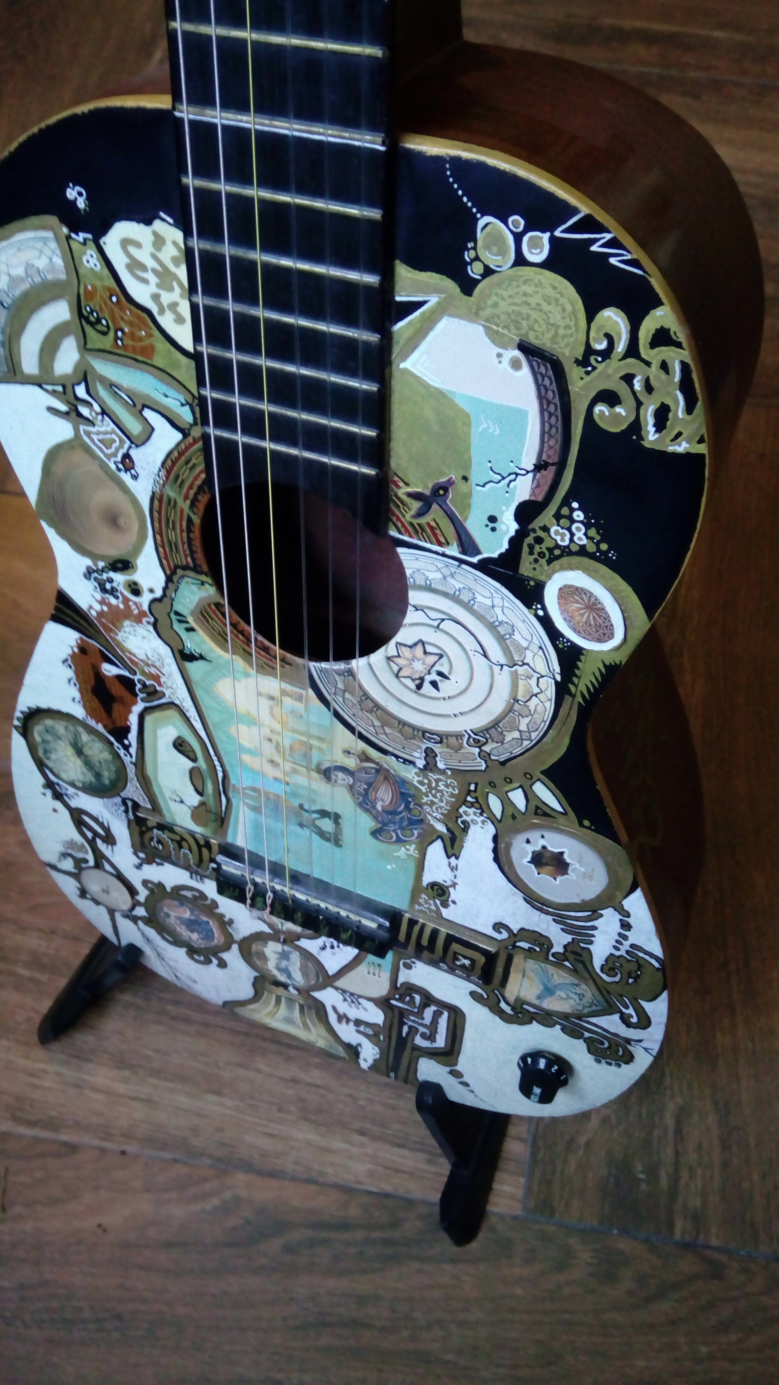 Spanish Guitar & Flamenco Cajon. Spanische Gitarre Und Flamenco Cajon