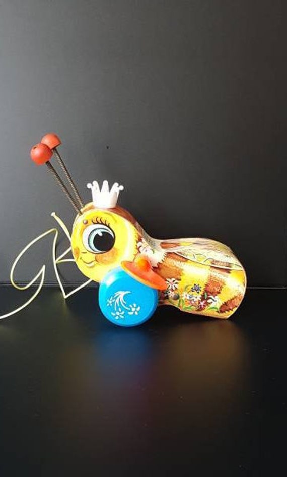 fisher price buzzy bee pull toy