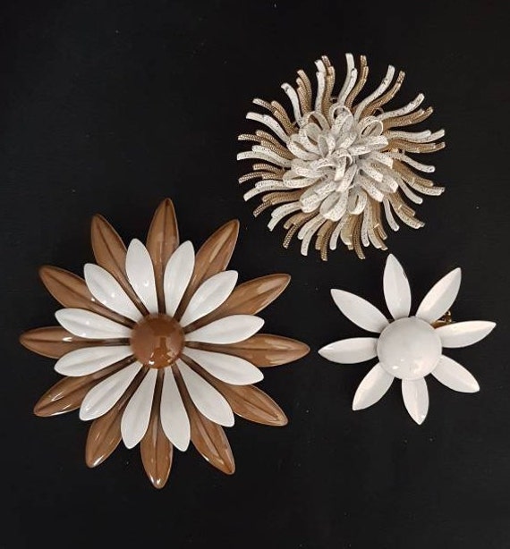 1960's Enamel Flower Brooch/ Vintage Floral Costum