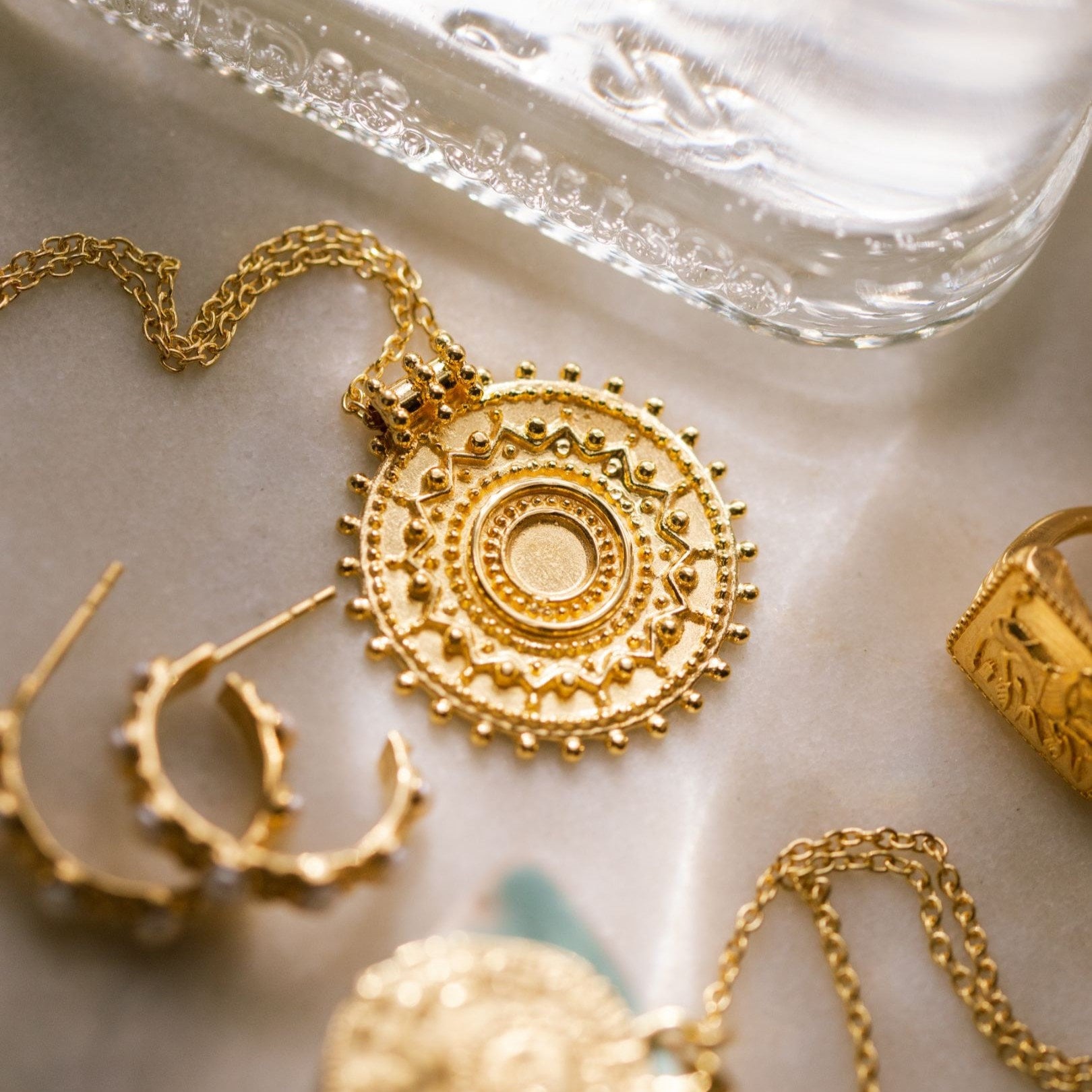 【送料&関税込】Patou Antique Coin Charm Necklace Patou Antique Coin Charm Necklace | italist