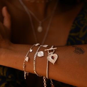 Bracelet à breloques arbre de vie Bracelet feuille de Bodhi Bracelet pièce de monnaie en feuille d'argent délicate Bracelet pièce de monnaie suspendu Artisan écologique éthique image 4