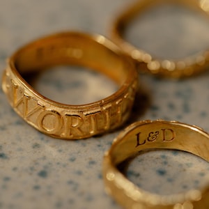 Anillo apilable de afirmación digna - Anillo de soy digno - Anillo de manifestación - Anillo de empoderamiento digno - Anillo apilable bohemio de oro vermeil