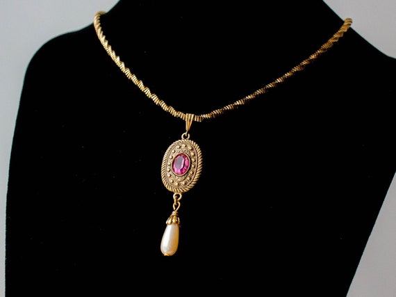 Details about Vintage 1928 Gold Tone Chain Pink Acrylic Chandelier Beaded Pendant Necklace Details about Vintage 1928 Gold Tone Chain Pink Acrylic Chandelier Beaded Pendant Necklace