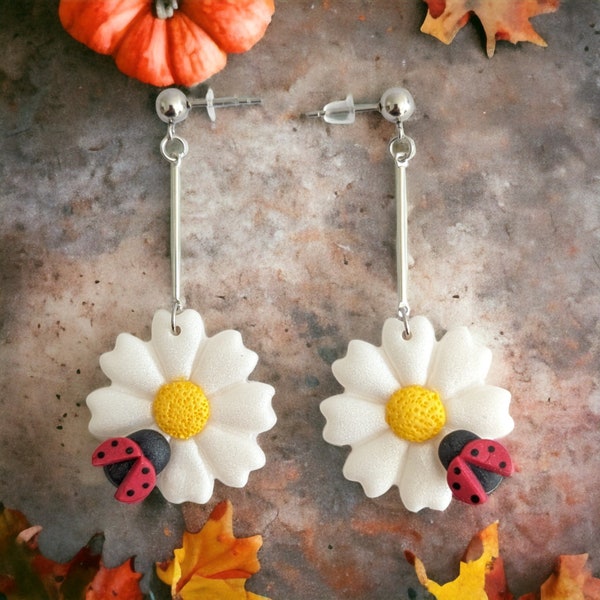 Boucles d'oreilles marguerite coccinelle en fimo et acier inoxydable