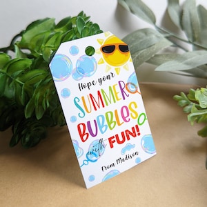Etiquetas de burbujas editables de fin de año escolar para imprimir. Último día de clases para niños. Vacaciones de verano. Descarga instantánea para aula escolar. Plantilla Corjl.