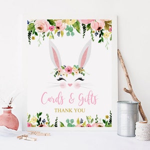 Placa de cartões e presentes para impressão, placa de primeiro aniversário, decorações de mesa de festa de aniversário de coelho, rosto de coelho floral rosa e dourado chá de bebê 002