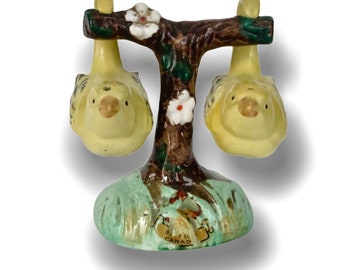 Norcrest Hanging Pink Birds Salt & Pepper Shakers Mid Century Japan Anthropomorphic