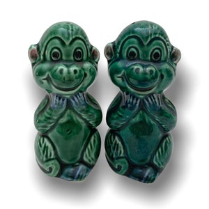 Anthropomorphic Green Monkeys  Salt & Pepper Shakers Japan Victoria Ceramics