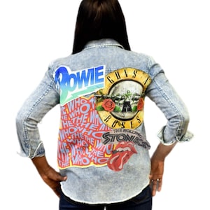 Übergroße Light Wash Denim Button Down Mit Mixed Rock Band T-Shirt Patch