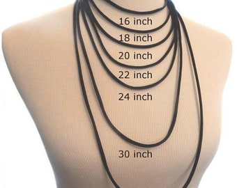 Collier chaîne cordon en satin de soie lisse noir avec fermoir mousqueton en argent sterling 2 mm