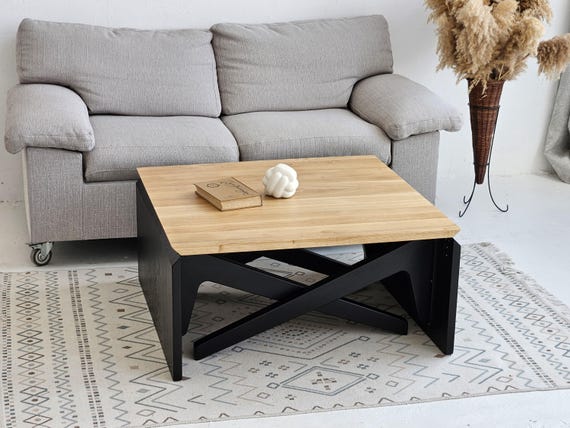Multifunktionaler Verwandlungstisch aus Massivholz: 2-in-1-Couchtisch und Esstisch mit verstellbarer Höhe. Ideal für kleine und moderne Räume