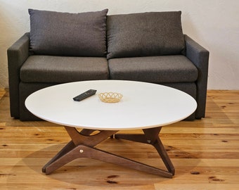 Mesa de jantar redonda, mesa de centro conversível, mesa com tampo elevável em altura, mesa transformável 2 em 1 em madeira maciça, tampo branco, pés em nogueira.