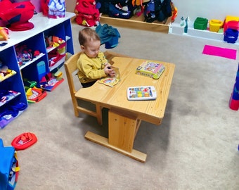 Children's table with height adjustment, children's table with Montessori chairs, children's growing table, children's desk with chair