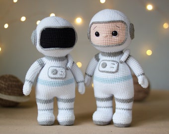 ASTRONAUT crochet pattern in English. Amigurumi Spaceman with the planet. Cosmonaut  DIY.