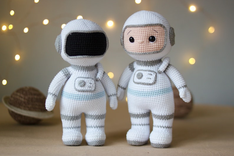 ASTRONAUT crochet pattern in English. Amigurumi Spaceman with the planet. Cosmonaut DIY. image 1