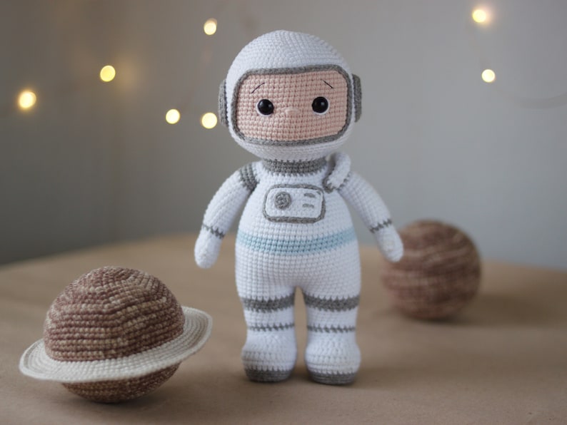 ASTRONAUT crochet pattern in English. Amigurumi Spaceman with the planet. Cosmonaut DIY. image 4