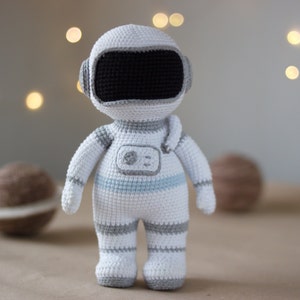 ASTRONAUT crochet pattern in English. Amigurumi Spaceman with the planet. Cosmonaut DIY. image 5