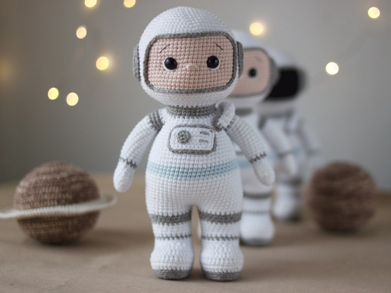 ASTRONAUT crochet pattern in English. Amigurumi Spaceman with the planet. Cosmonaut DIY. image 3