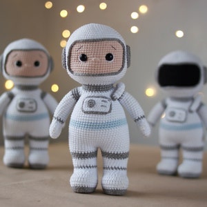 ASTRONAUT crochet pattern in English. Amigurumi Spaceman with the planet. Cosmonaut DIY. image 2