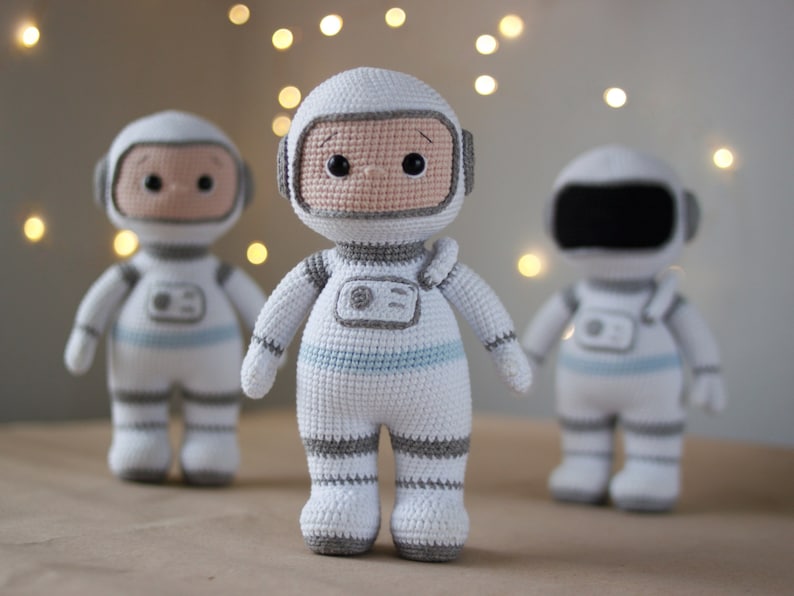 ASTRONAUT crochet pattern in English. Amigurumi Spaceman with the planet. Cosmonaut DIY. image 2