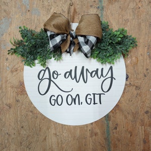 Allez-vous-en | Accroche-porte Go Away | Panneau de bienvenue Go Away | Décoration d&#39;intérieur amusante | Accroche-portes amusants | Décoration Humour | Allez-y, continuez Git |