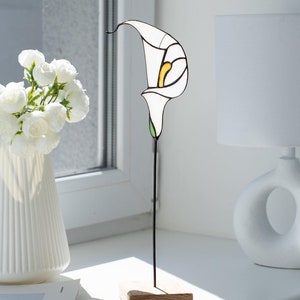 Decoración de mesa con lirio de cala de vitral, atrapasol de flores blancas hecho a mano, regalo para el Día de la Madre.