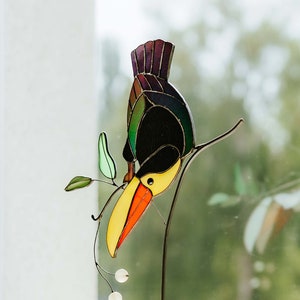Vitrail oiseau toucan sur socle en pierre Décoration d'intérieur Oiseau lumineux attrape-soleil Art moderne