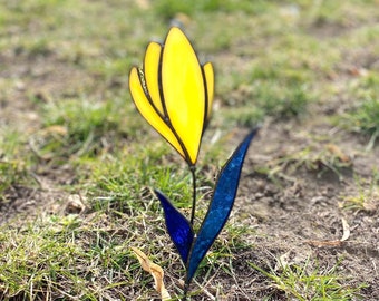 Stained glass garden stake Glass flower Blue yellow flower Gift for gardener