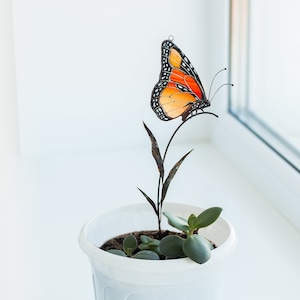 Monarch Butterfly stained glass plant stake Decorative plant stake Flower pot decor butterfly Floral support monarch butterfly suncatcher