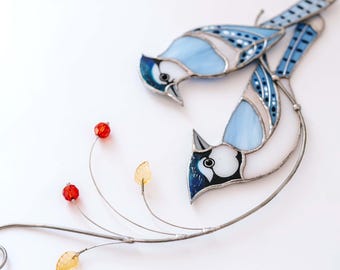 ステンドグラスのブルージェイズサンキャッチャー：手作りの窓飾り、鳥