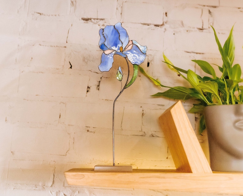 Stained glass Iris flower botanical art Leaves plant suncatcher Table decor for living room Mother's Day Gift 画像 1