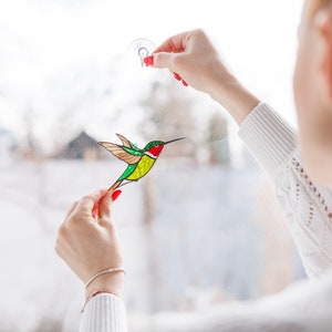 Kolibrie suncatcher raamhangers Set van 3 kolibries Vogelliefhebber cadeau Gebrandschilderd glas decor Cadeau voor moeder Glazen vogel decor afbeelding 7