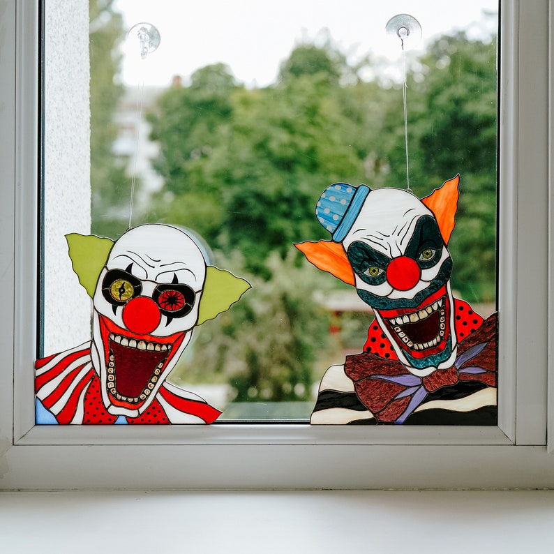 Glasmalerei Fensterschmuck großer Sonnenfänger Horror Halloween Deko Halloweendekoration drinnen Bild 7