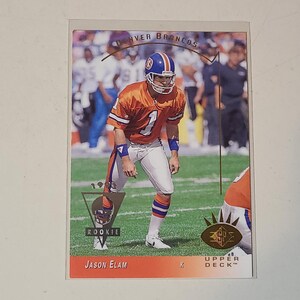 Puede incluir: Juego de tres tazas de cerámica con acabado mate moteado. Las tazas son en tonos crema, gris claro y gris oscuro. Cada taza tiene un diseño simple y minimalista, ideal para café o té.