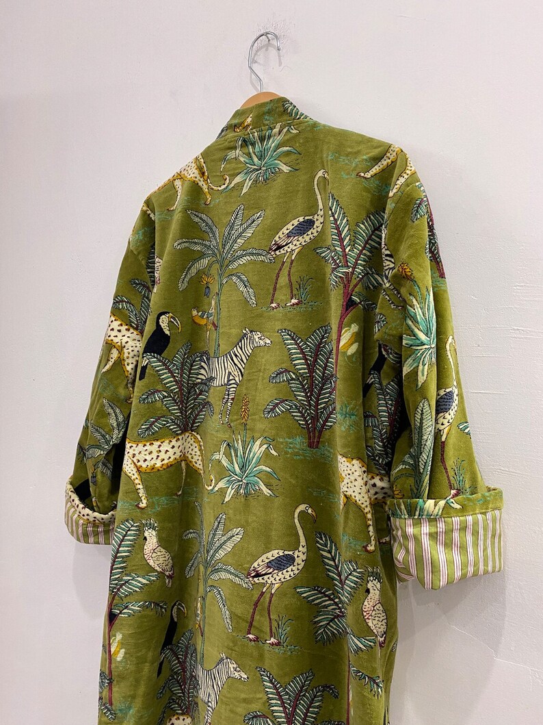 Green Jungle Print Velvet Kimono Robes, Morning Tea Velvet Coat, Bridesmaid Robe, Women Wear Cotton Velvet robe, Velvet Jacket, Bridal Robe zdjęcie 3