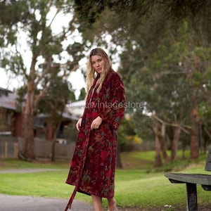 Túnicas de kimono de terciopelo con estampado de selva verde, abrigo de terciopelo de té de la mañana, bata de dama de honor, las mujeres usan bata de terciopelo de algodón, chaqueta de terciopelo, bata de novia Red Wine Color Bird