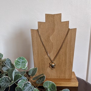 stunning gold tone chain necklace, oval pendant gold necklace, gold colour pendant necklace