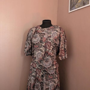 Vintage Stuart Alan Floral Kleid - Size 12 - Eleganter Blumen Print und Falten Rock