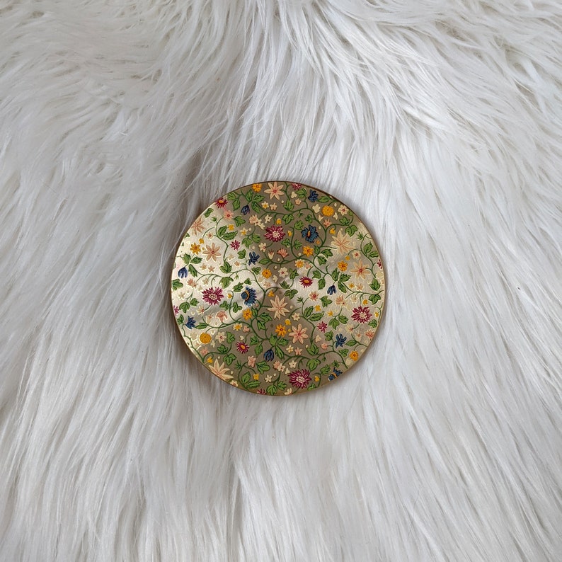 beautiful 1950/'s Le Rage powder compact multi colour flowers gold tone lacquered floral design