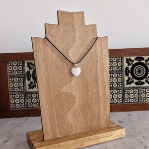 schwarze KunstlederKette mit Quarz Anhänger, Herz Anhänger Halskette, weißer Anhänger, 1990er Jahre Halskette