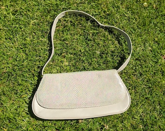Bolsa Baguette de Pele de Cobra Creme dos Anos 90: Clutch Perolada