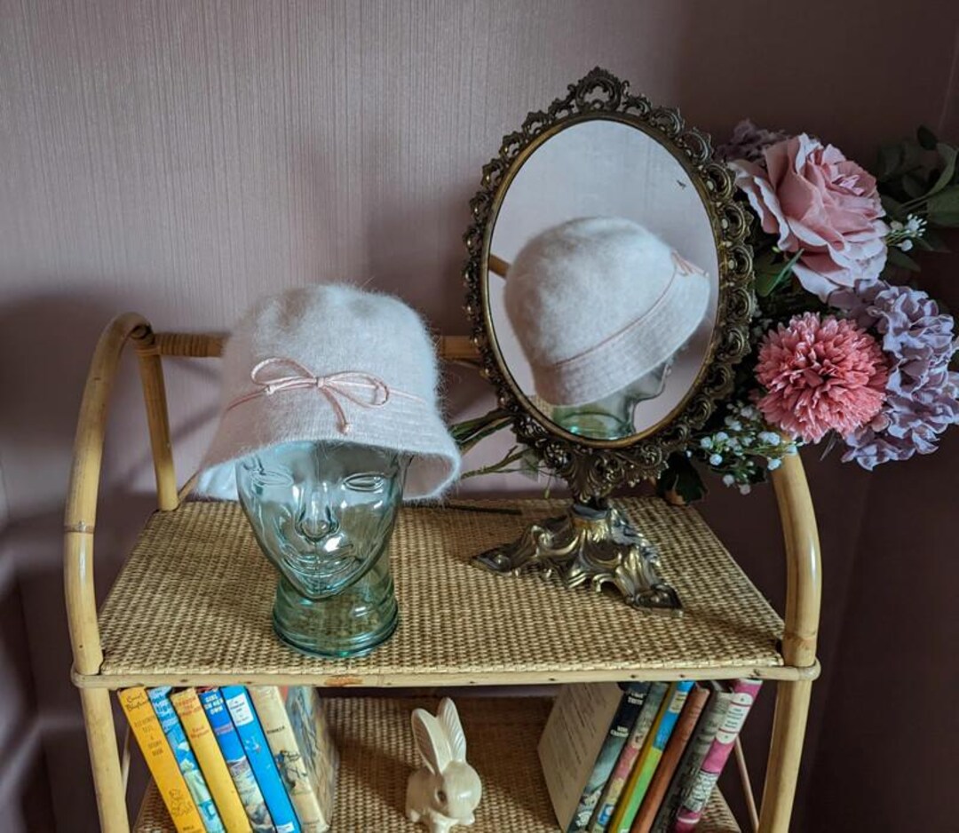 Vintage-inspired Pink Angora Blend Cloche Hat With Bow  display picture 1