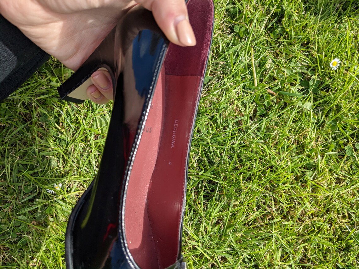 ladies black pumps size 4