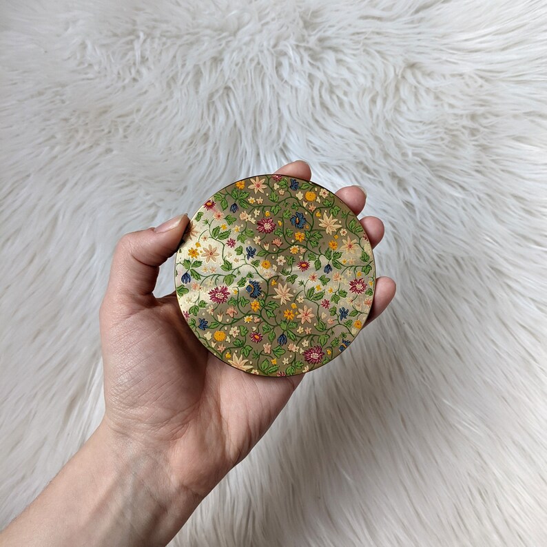 beautiful 1950/'s Le Rage powder compact multi colour flowers gold tone lacquered floral design