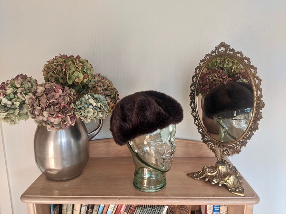 Stunning vintage faux fur brown beret, classical f