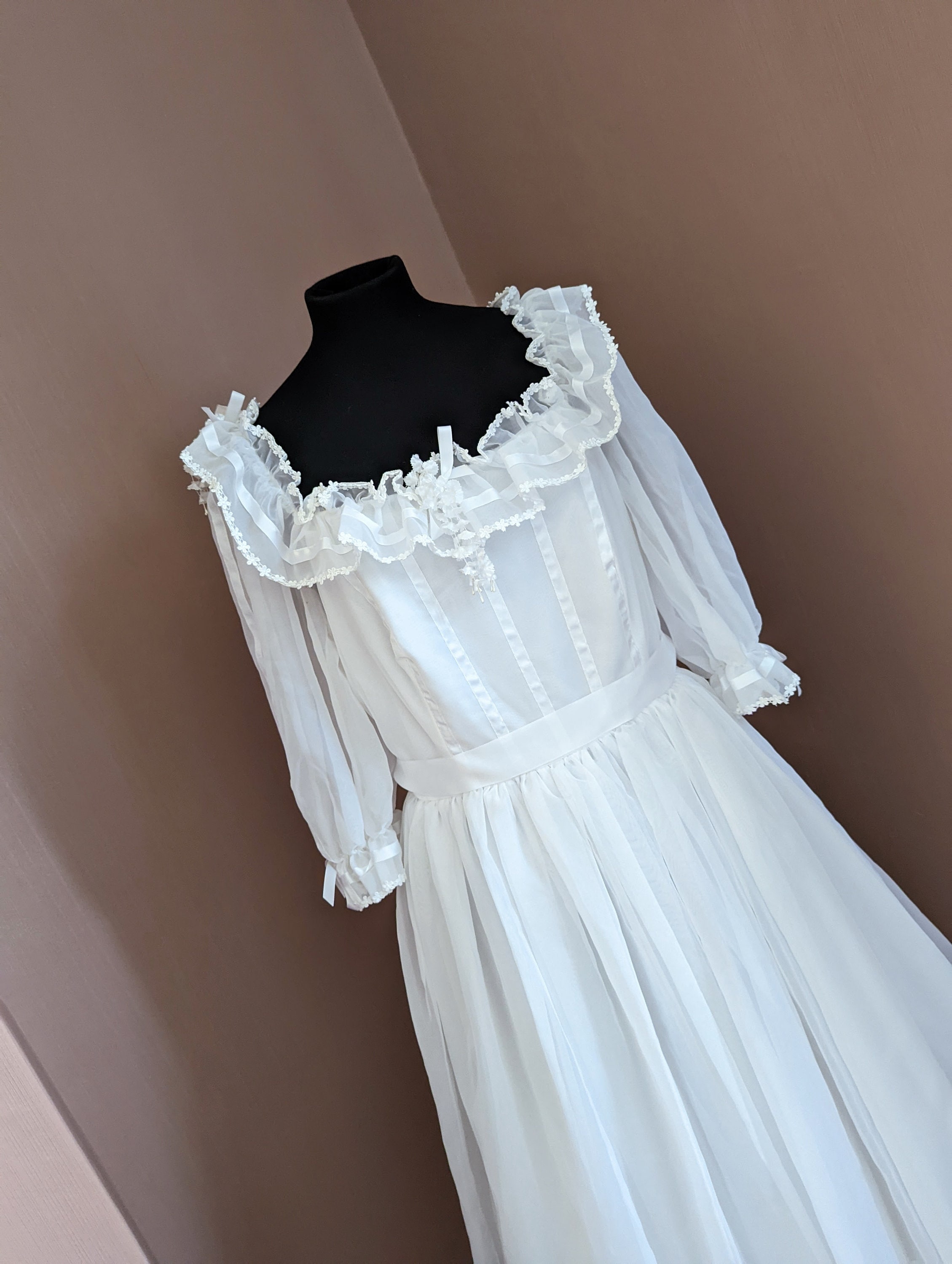vintage white off the shoulder dress Retro & Vintage White Off The Shoulder Corset Satin Bridal Gown