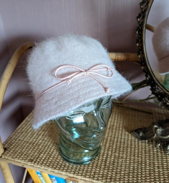 Vintage-inspired Pink Angora Blend Cloche Hat With Bow  display picture 3