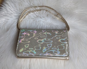 Bolsa clutch dourada dos anos 90: padrão psicodélico metálico, alça multidirecional