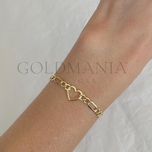 10K Yellow Gold Figaro Bracelet with Heart - 7 Inch