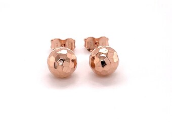 Orecchini A Sfera Oro Rosa 14K Martellato: 7 Mm Di Diametro, Con Chiusura A Pressione
